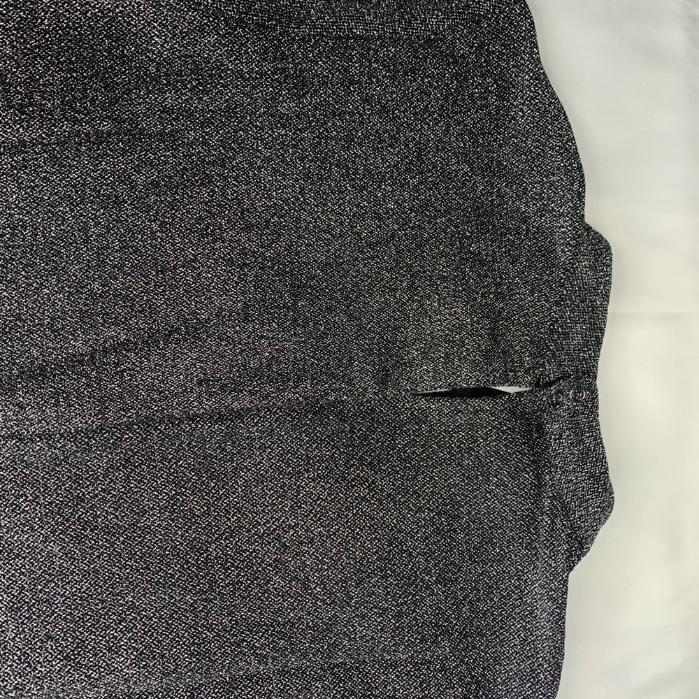 Low-Cut Short Top Black Glittery Long Sleeves. - Picture 4 of 8
